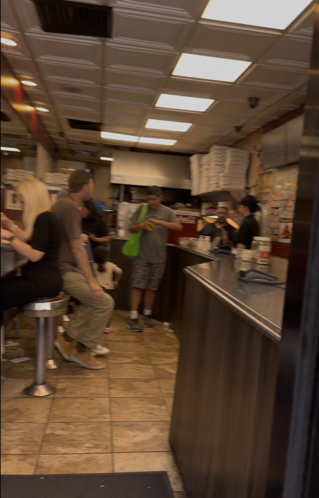 Lucia Pizza - Inside vibes