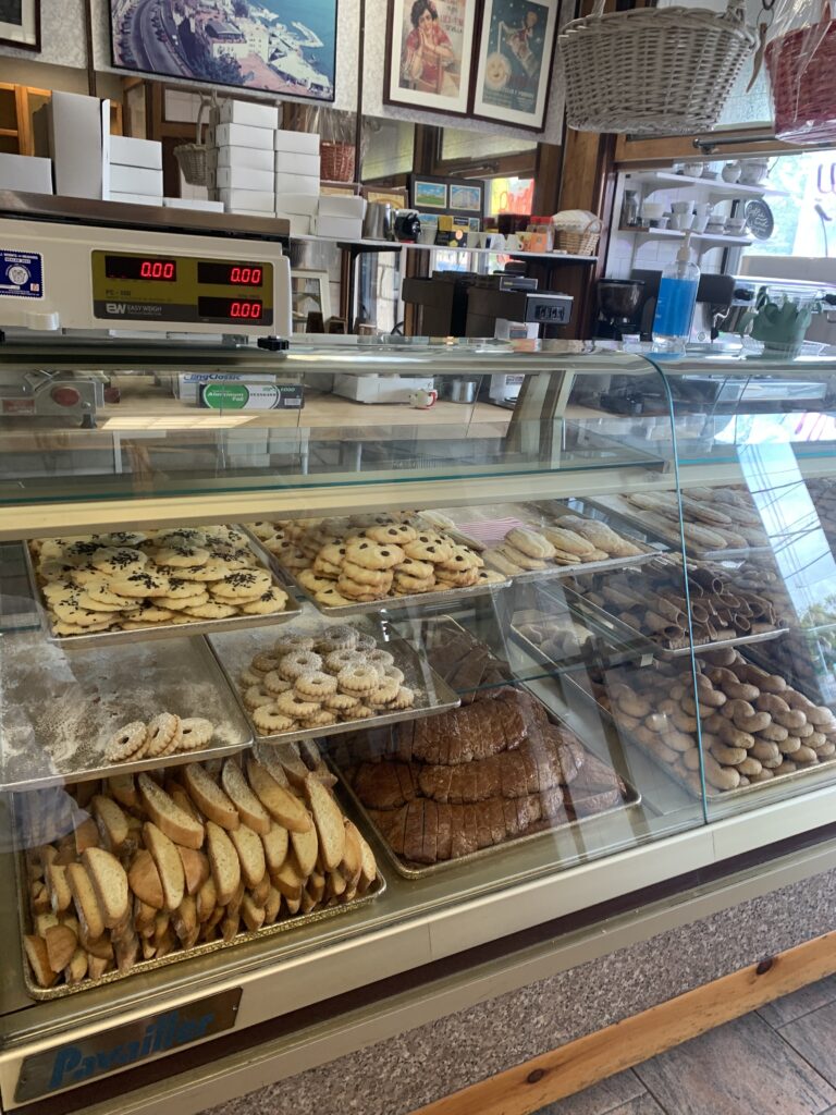 Rizzo Bakery & Pizzeria - Baked goods