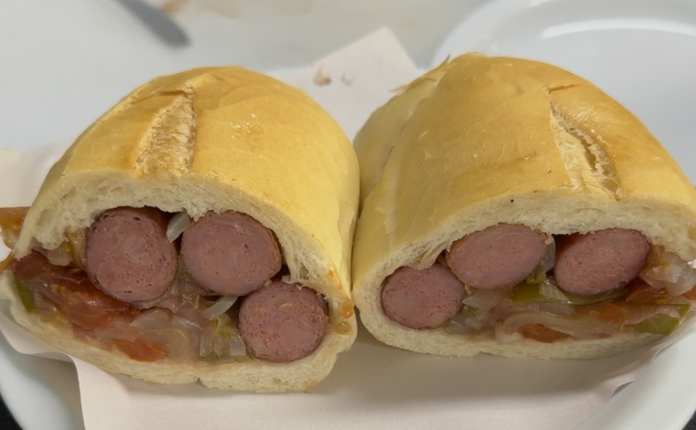 Café Gaúcho - sausage sandwich