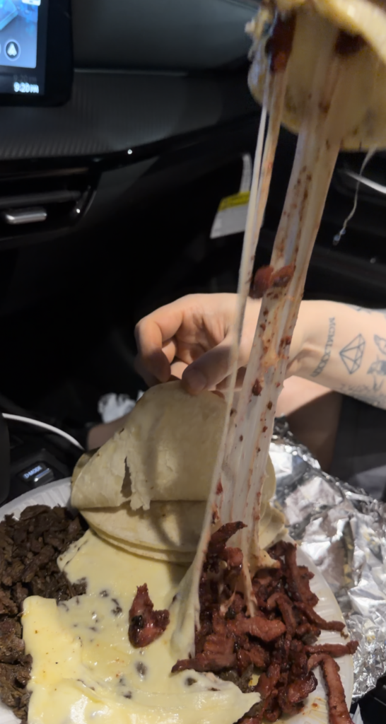 El Taconazo - Plato Mixto Especial cheese pull