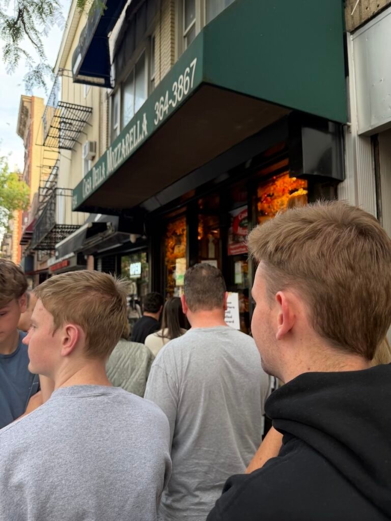 Casa Della Mozzarella - line in storefront